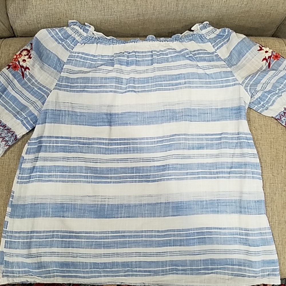 GUC Crown & Ivy Girls Embroidered Top L - Picture 4 of 7
